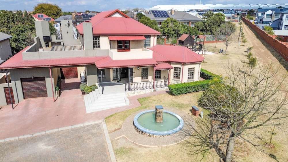 Double-storey house for sale in Heritage Hill Estates - CN1710345 Double-storey house for sale in Heritage Hill Estates - CN1710345