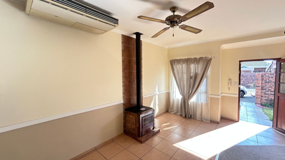 Townhouse for sale in Pellissier - 1BX1711586