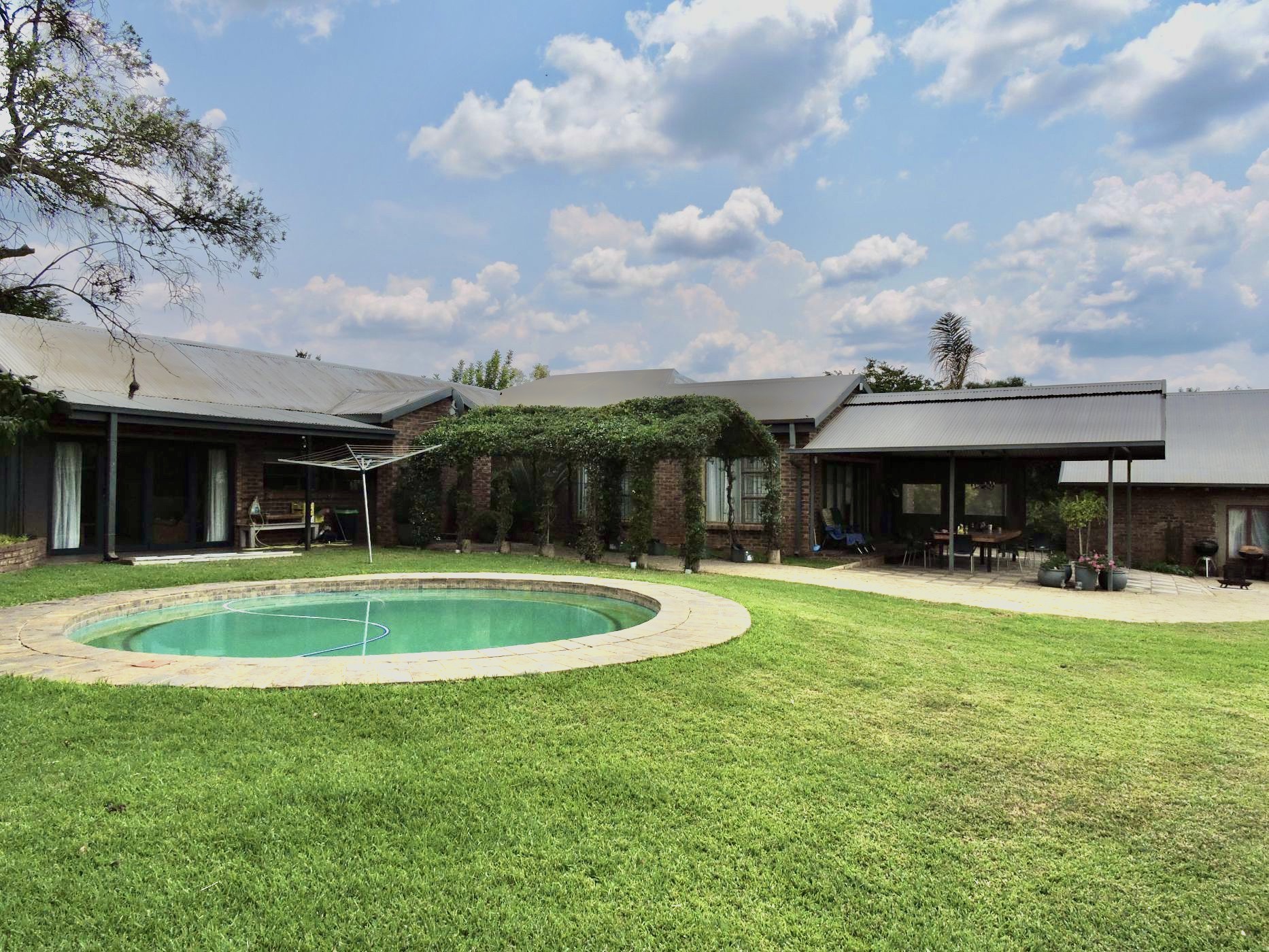 Mixed use farm for sale in Zeerust - 1RU1599733