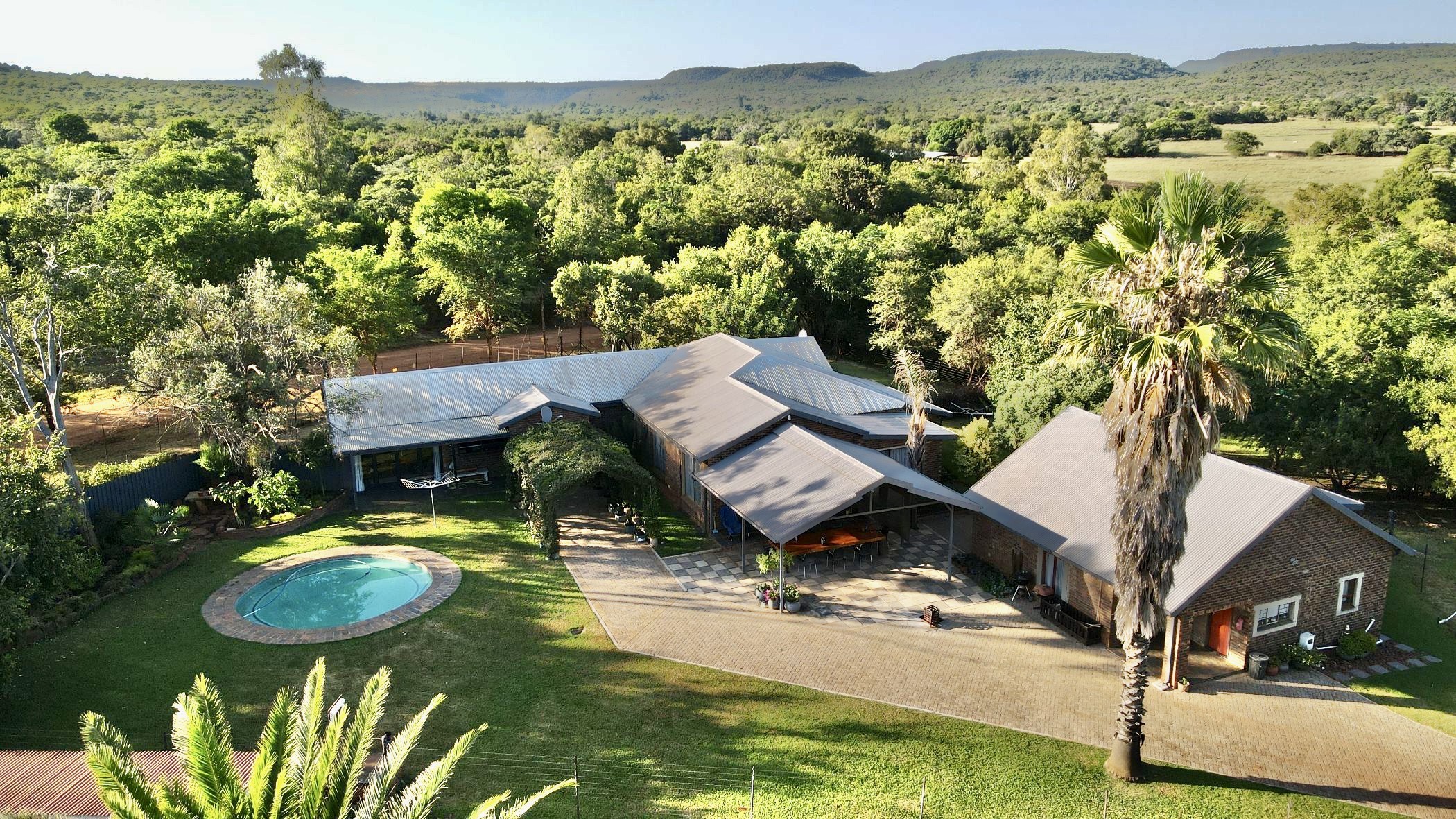 Mixed use farm for sale in Zeerust - 1RU1599733