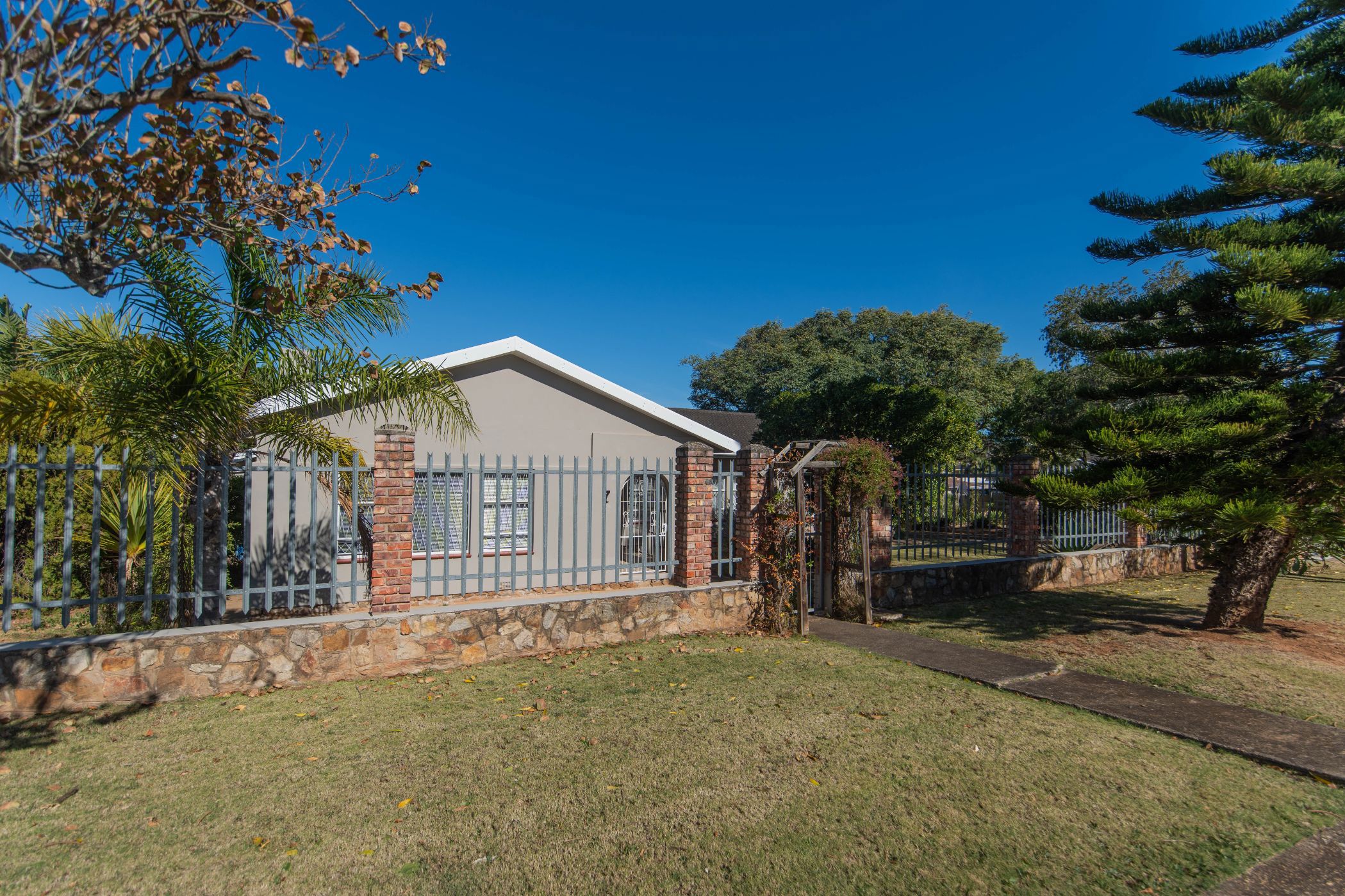 House sold in Vanes Estate - 1UK1709960