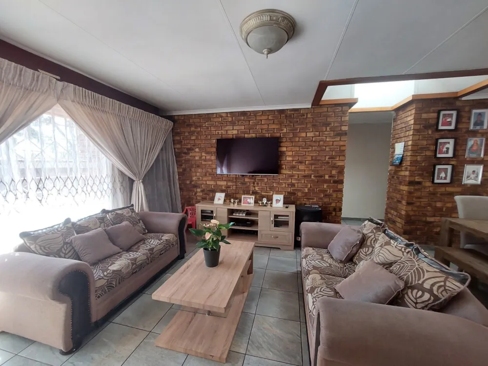 Townhouse sold in Die Hoewes - CN1711466 Townhouse sold in Die Hoewes - CN1711466