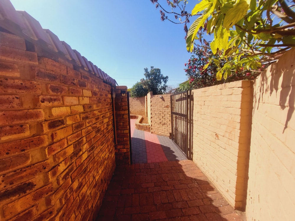 Townhouse for sale in Die Hoewes - CN1711466