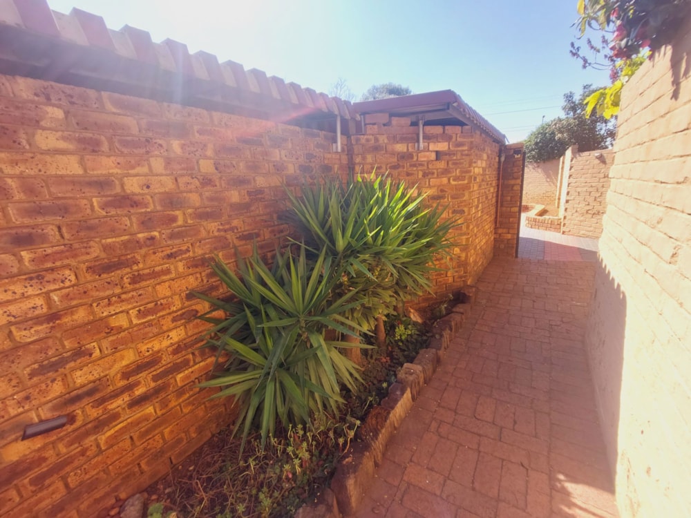 Townhouse for sale in Die Hoewes - CN1711466