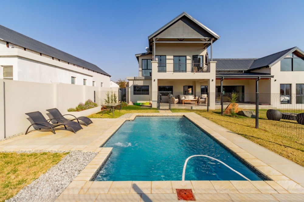 Security estate home for sale in La Camargue - 1HR1710659