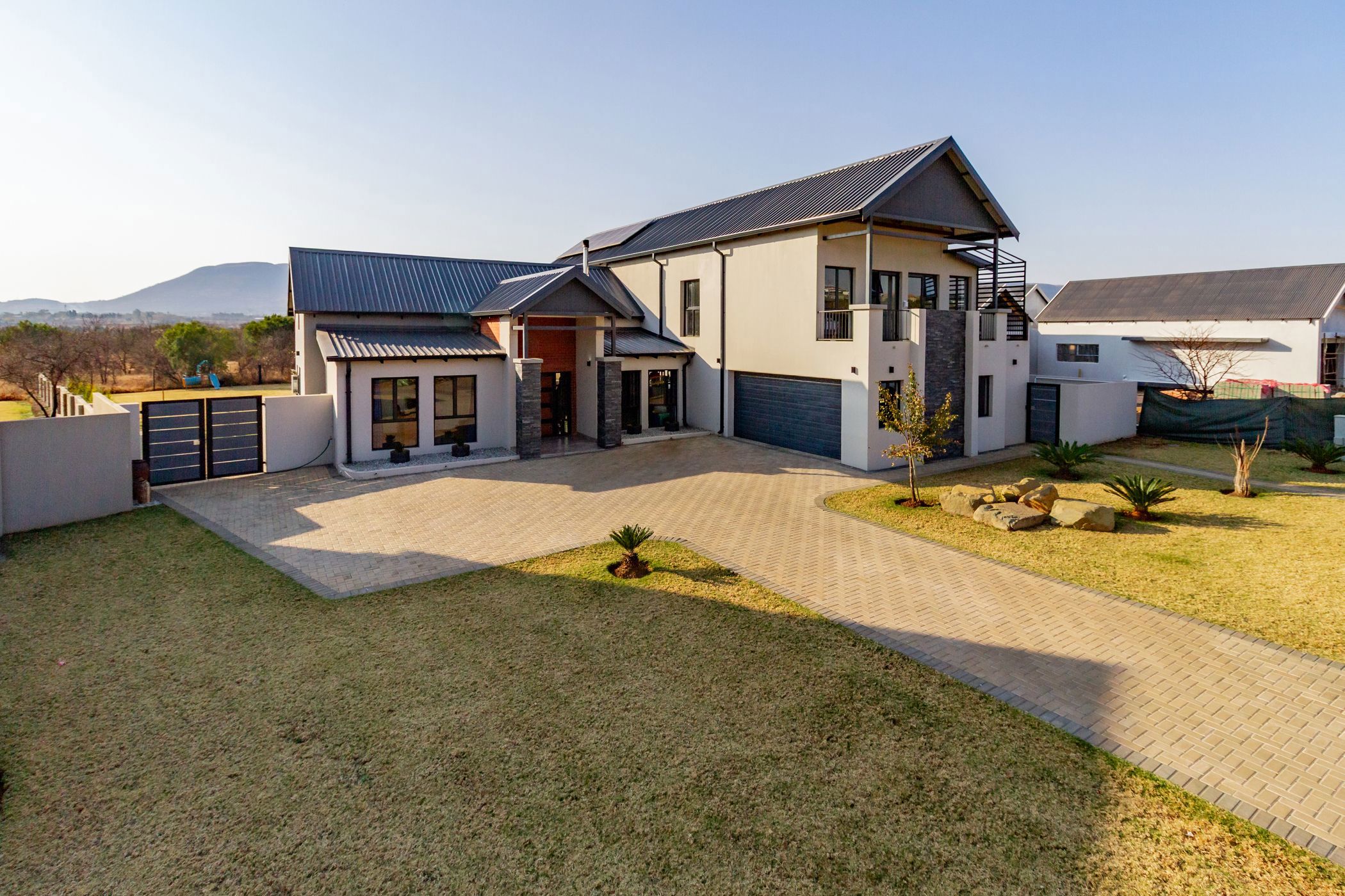 Security estate home for sale in La Camargue - 1HR1710659