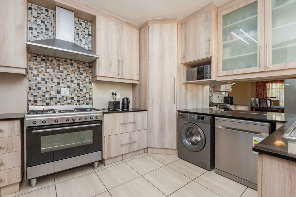 House for sale in Kensington B - RAN1710524 House for sale in Kensington B - RAN1710524