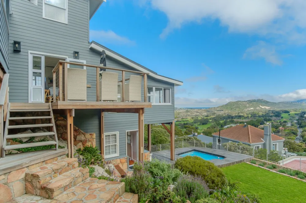 House sold in Clovelly, Cape Town - FH1704220 House sold in Clovelly, Cape Town - FH1704220