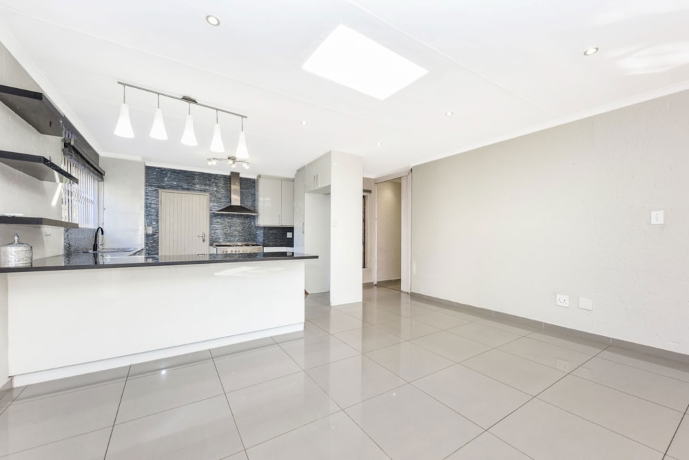 Cluster sold in Sunninghill Gardens - FW1711072 Cluster sold in Sunninghill Gardens - FW1711072