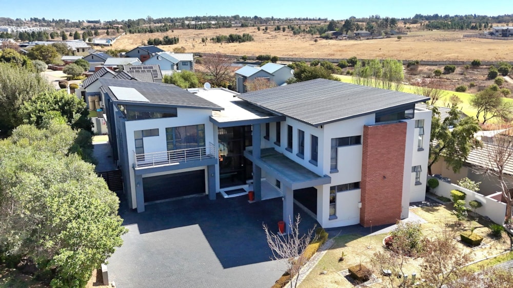 Double-storey house for sale in Copperleaf - 1CU1712031 Double-storey house for sale in Copperleaf - 1CU1712031