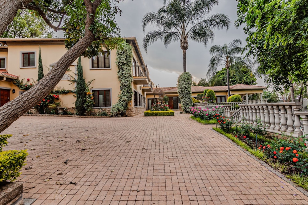 Double-storey house for sale in Waterkloof, Pretoria East - PT1716010 Double-storey house for sale in Waterkloof, Pretoria East - PT1716010