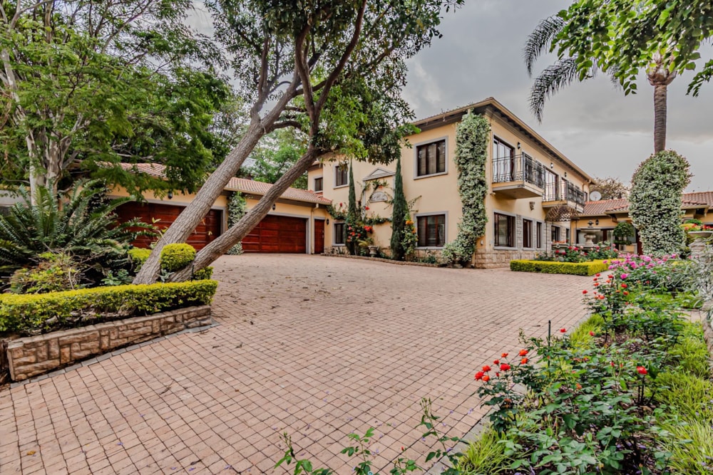 Double-storey house for sale in Waterkloof, Pretoria East - PT1716010 Double-storey house for sale in Waterkloof, Pretoria East - PT1716010