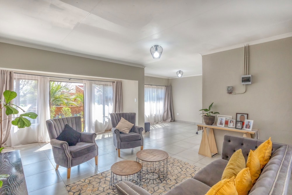 House for sale in Strubensvalley - RAN1713092 House for sale in Strubensvalley - RAN1713092