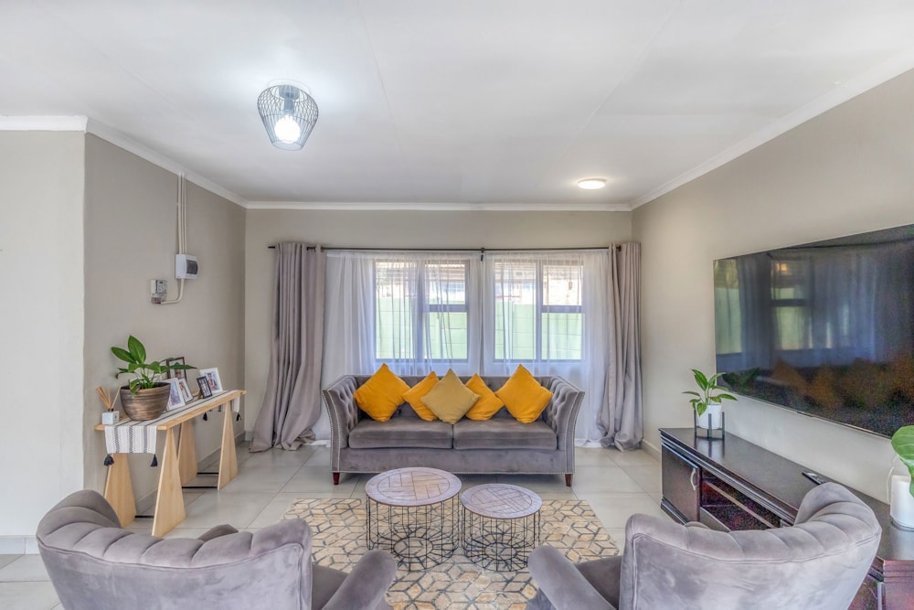 House for sale in Strubensvalley - RAN1713092 House for sale in Strubensvalley - RAN1713092