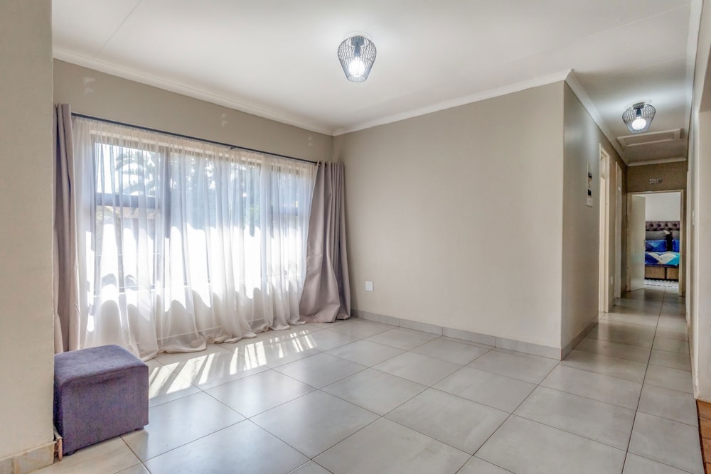 House for sale in Strubensvalley - RAN1713092 House for sale in Strubensvalley - RAN1713092