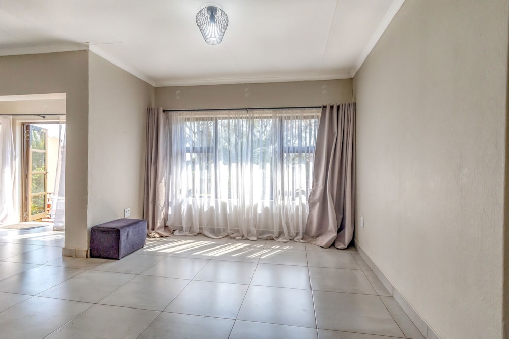 House for sale in Strubensvalley - RAN1713092 House for sale in Strubensvalley - RAN1713092