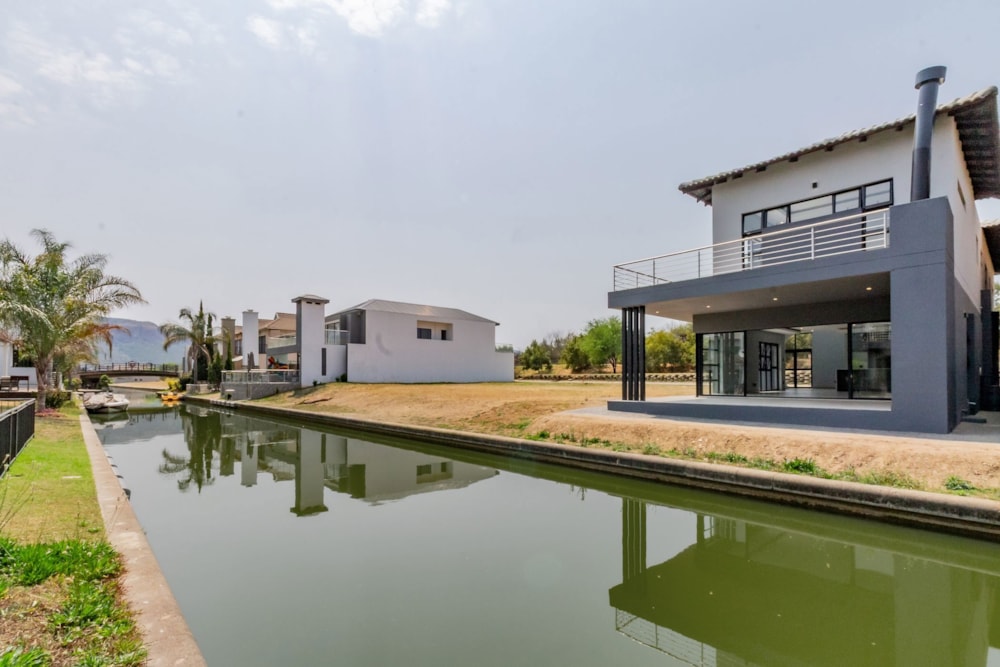 Double-storey house for sale in The Islands Estate - 1HR1714516 Double-storey house for sale in The Islands Estate - 1HR1714516