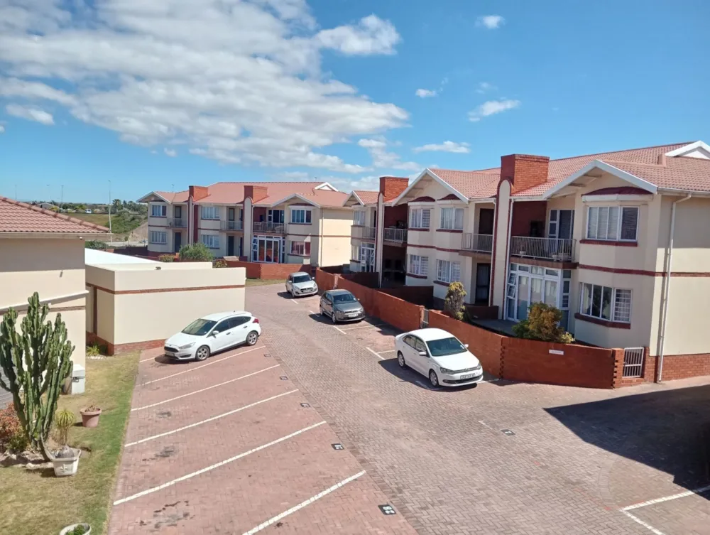 Apartment sold in Bluewater Bay, Port Elizabeth, Gqeberha - 1PLZ1608084 Apartment sold in Bluewater Bay, Port Elizabeth, Gqeberha - 1PLZ1608084