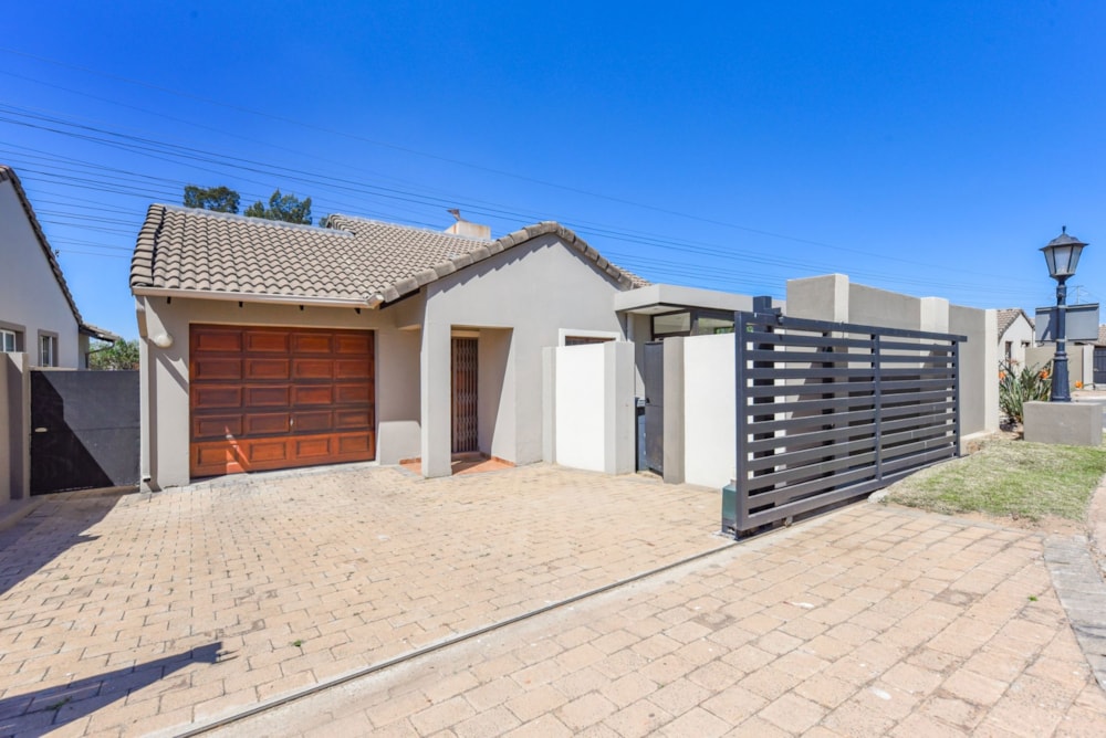 House for sale in North Riding - FW1715157 House for sale in North Riding - FW1715157