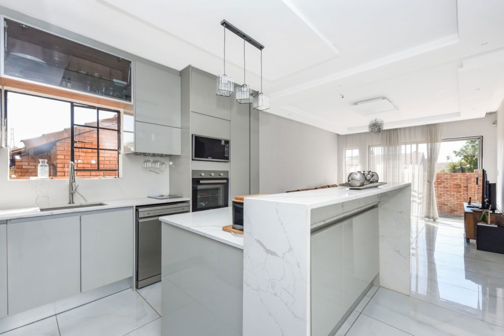 Townhouse for sale in Johannesburg North, Fourways Area - FW1713029 Townhouse for sale in Johannesburg North, Fourways Area - FW1713029