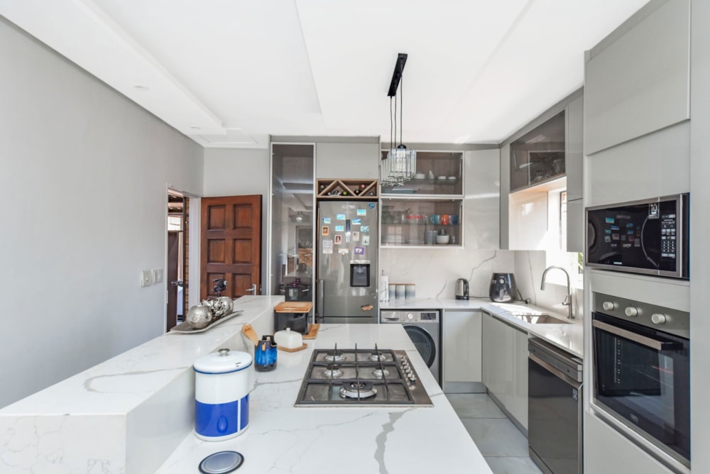 Townhouse for sale in Johannesburg North, Fourways Area - FW1713029 Townhouse for sale in Johannesburg North, Fourways Area - FW1713029