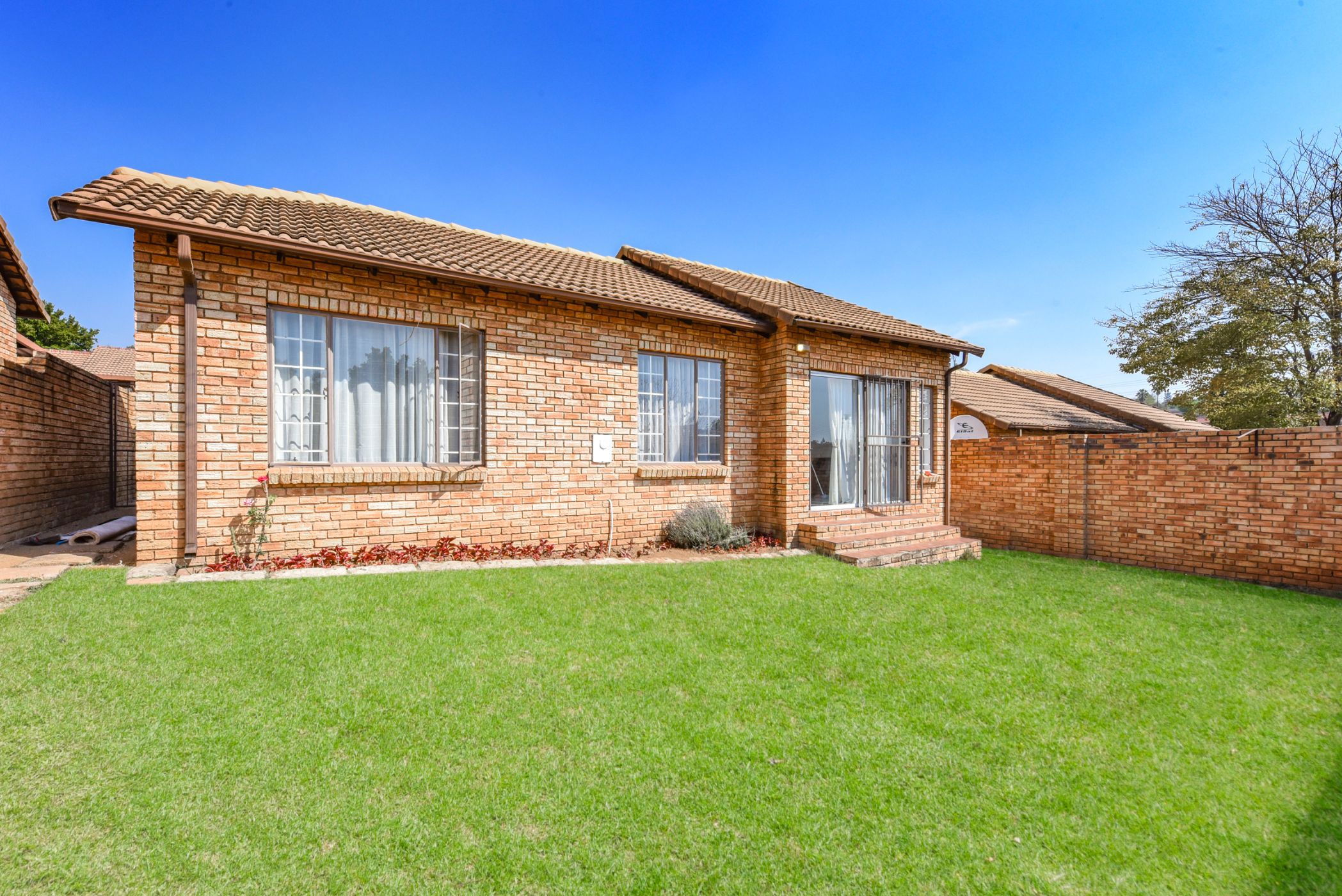 Townhouse for sale in Johannesburg North, Fourways Area - FW1713029