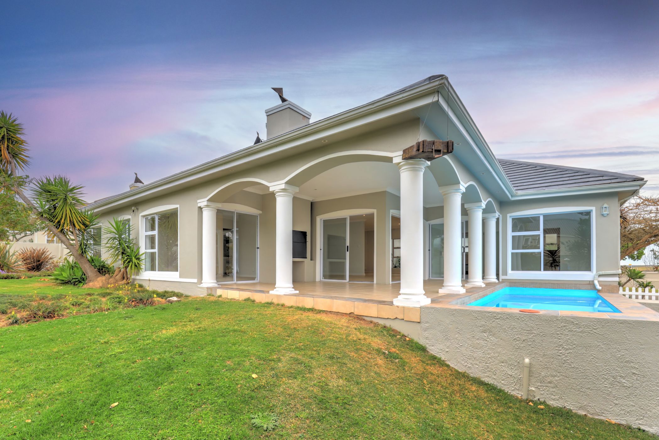 Single-storey house for sale in Kingswood Golf Estate - GEO1714048