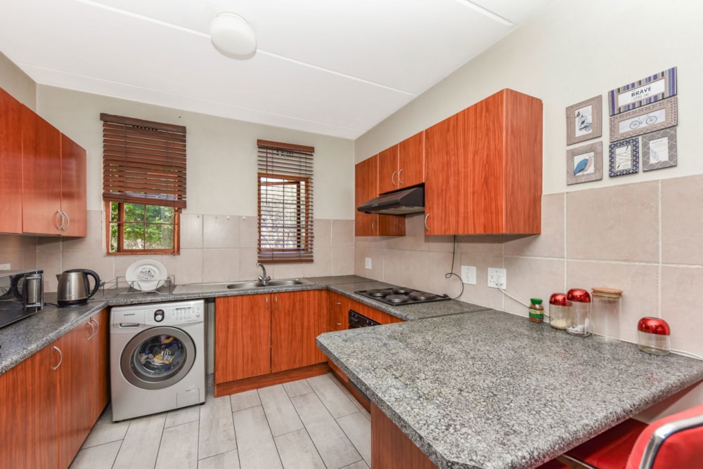 Townhouse for sale in Paulshof - FW1716850 Townhouse for sale in Paulshof - FW1716850