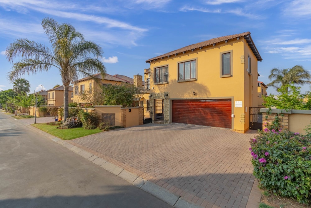 Double-storey cluster for sale in Hughes - BOK1713555