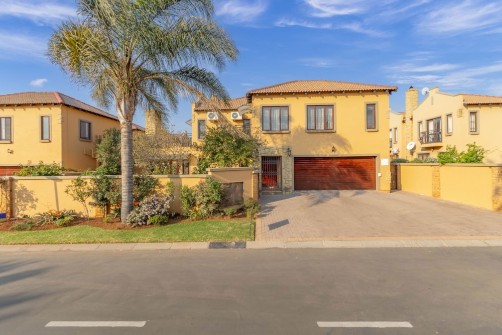 Double-storey cluster for sale in Hughes - BOK1713555 Double-storey cluster for sale in Hughes - BOK1713555