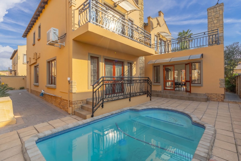 Double-storey cluster for sale in Hughes - BOK1713555