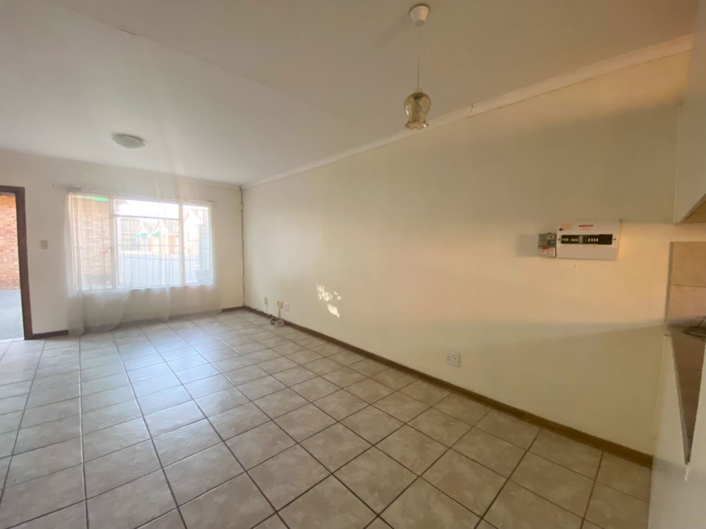 Townhouse for sale in Uitsig, Bloemfontein - 1BX1713654