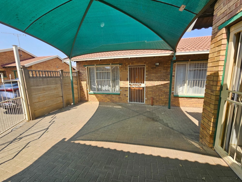 Townhouse for sale in Uitsig, Bloemfontein - 1BX1713654