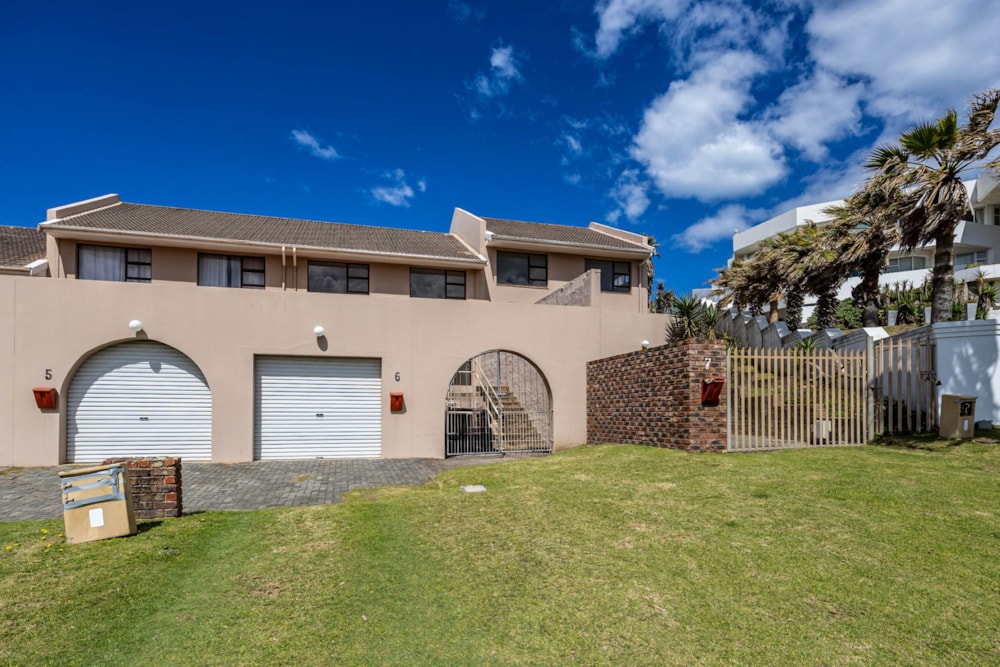 Townhouse for sale in Gonubie - 1EZ1715632