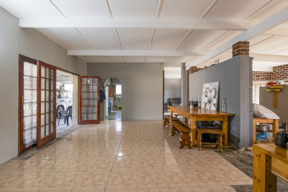 House for sale in Athlone Park - 1WB1716491 House for sale in Athlone Park - 1WB1716491