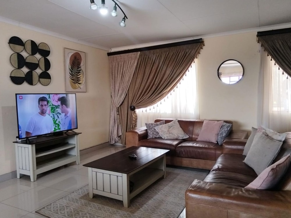 Townhouse for sale in Bendor Park - 1PS1714370 Townhouse for sale in Bendor Park - 1PS1714370