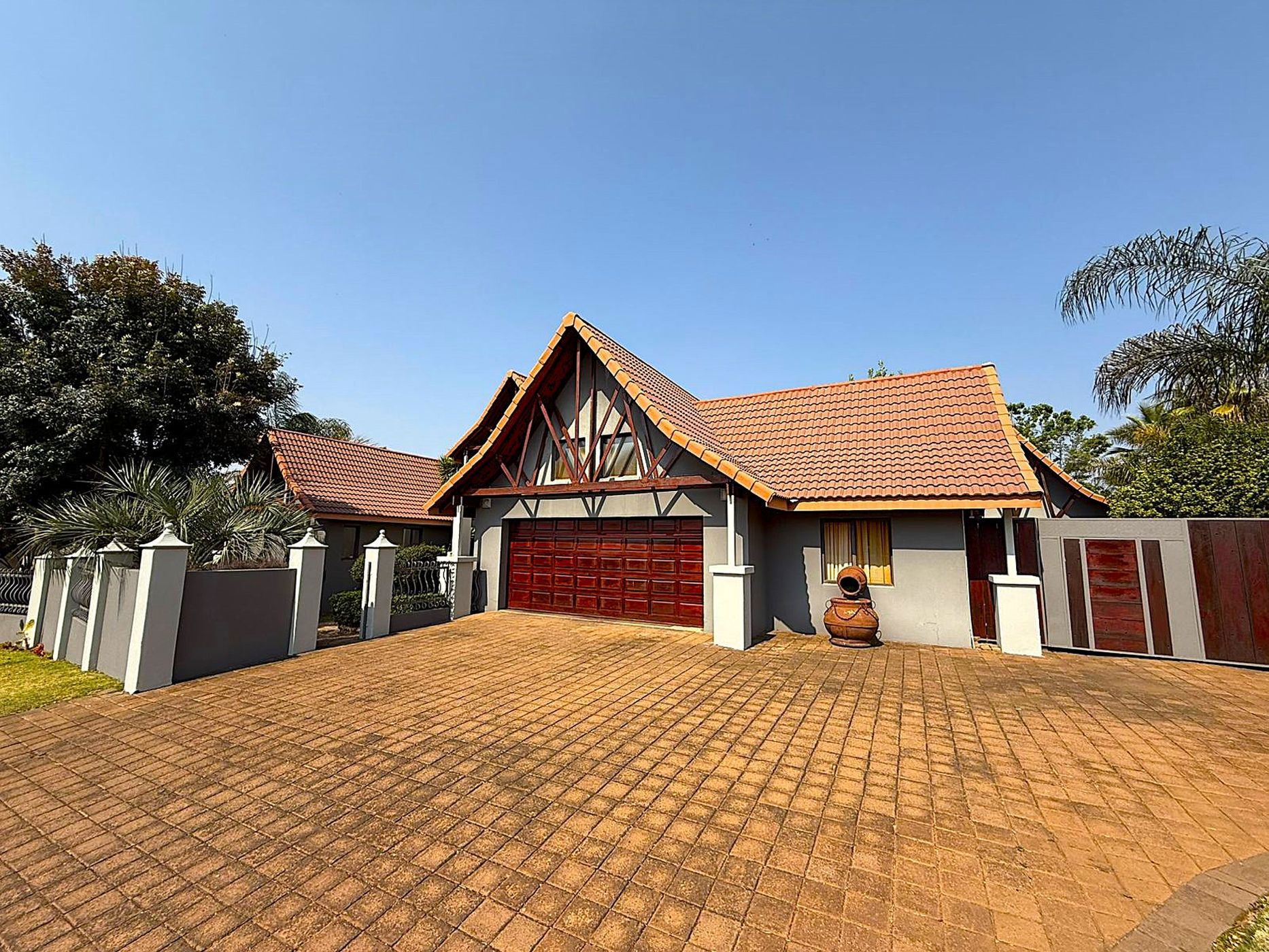 House for sale in Woodland Hills - 1BX1714582