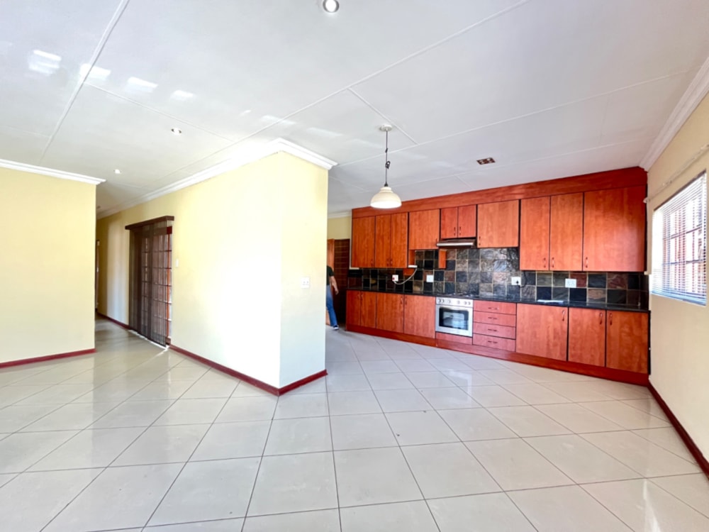 Townhouse for sale in Bendor Park - 1PS1714442 Townhouse for sale in Bendor Park - 1PS1714442