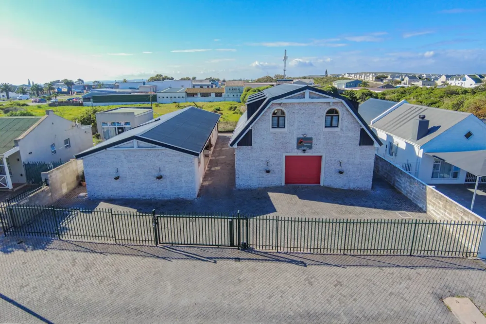 Double-storey house for sale in Middedorp, Langebaan - LA1714305 Double-storey house for sale in Middedorp, Langebaan - LA1714305