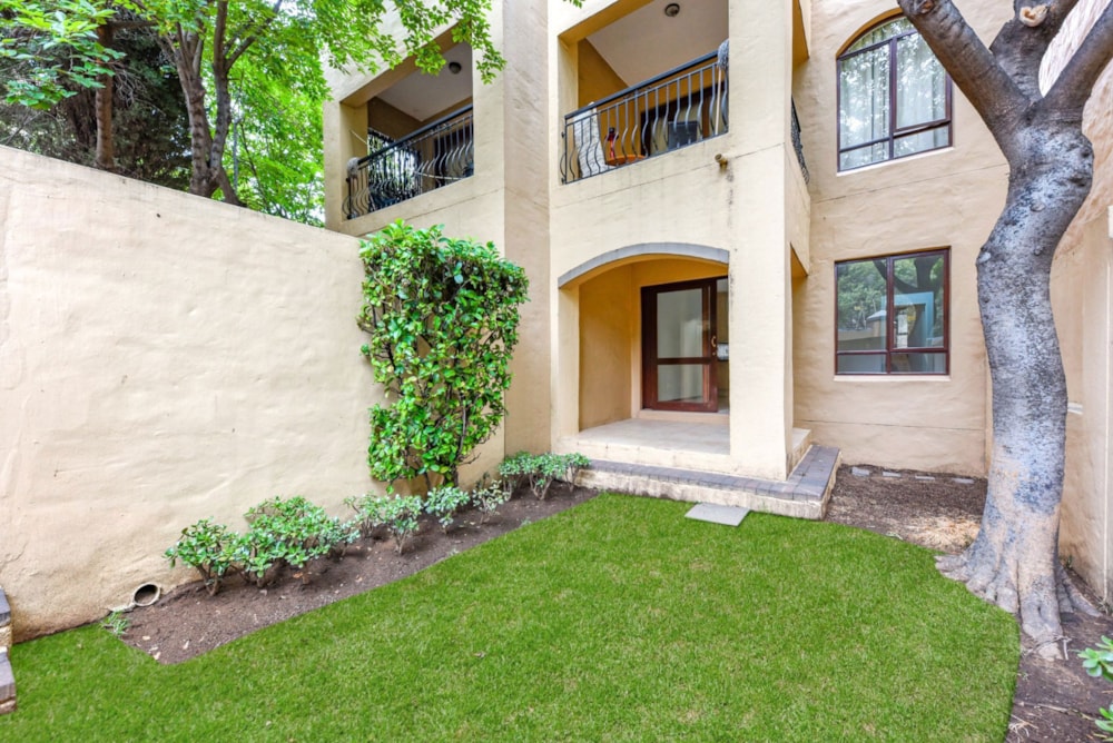 Bachelor apartment for sale in Lonehill - FW1699605 Bachelor apartment for sale in Lonehill - FW1699605