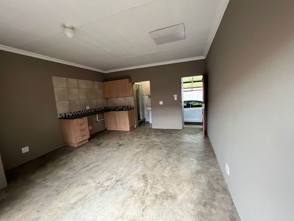 Bachelor apartment to rent in Oos Einde, Rustenburg - 1RU1515024