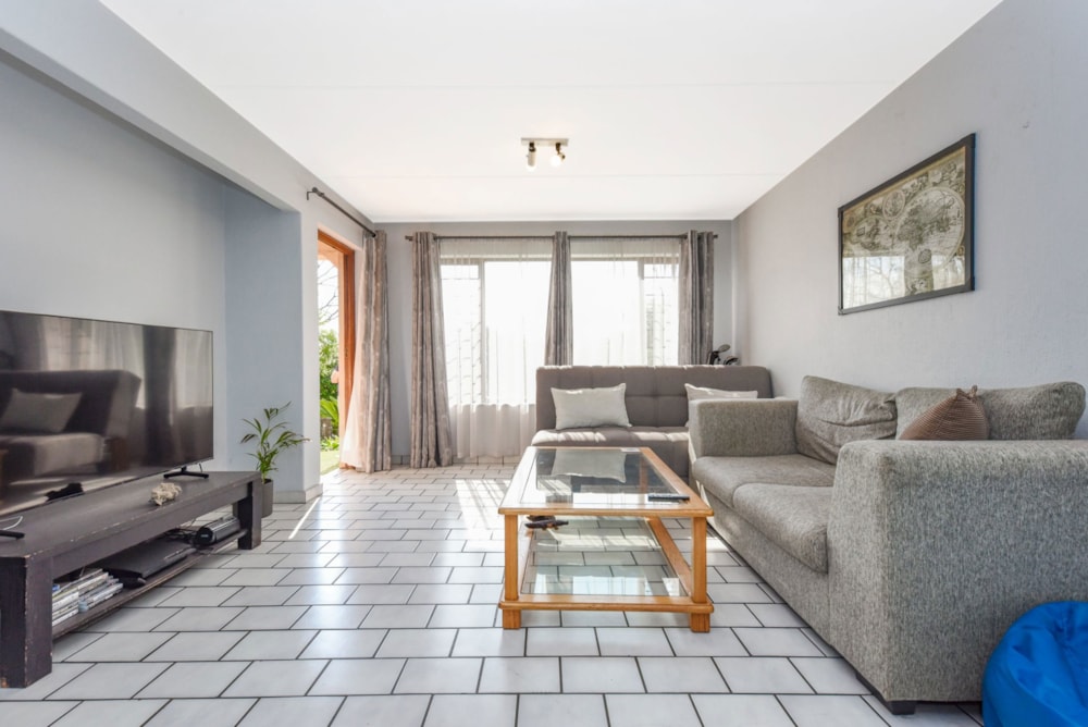 Apartment for sale in Sunninghill - FW1714610 Apartment for sale in Sunninghill - FW1714610