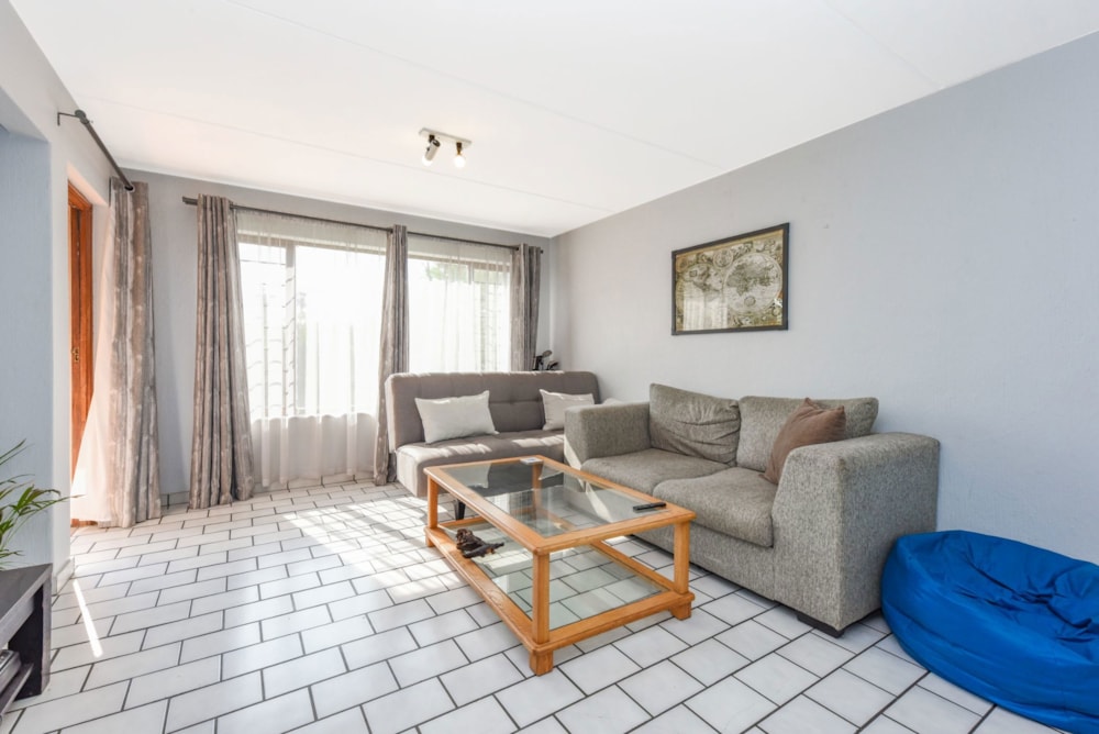 Apartment for sale in Sunninghill - FW1714610 Apartment for sale in Sunninghill - FW1714610