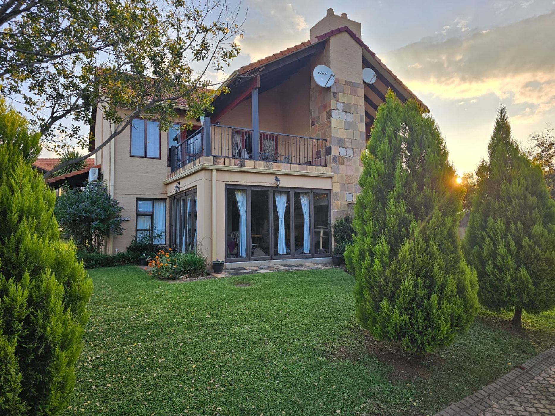 Townhouse for sale in The Coves - 1HR1711991