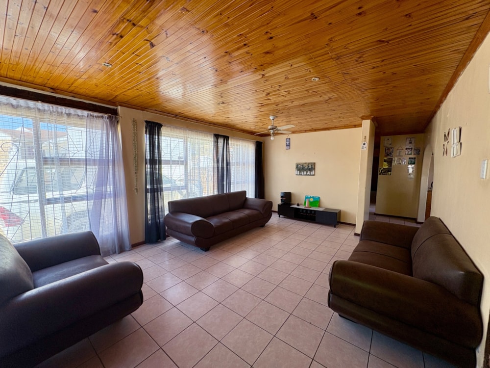 House for sale in Mountain View, Uitenhage, Kariega - 1UK1713936