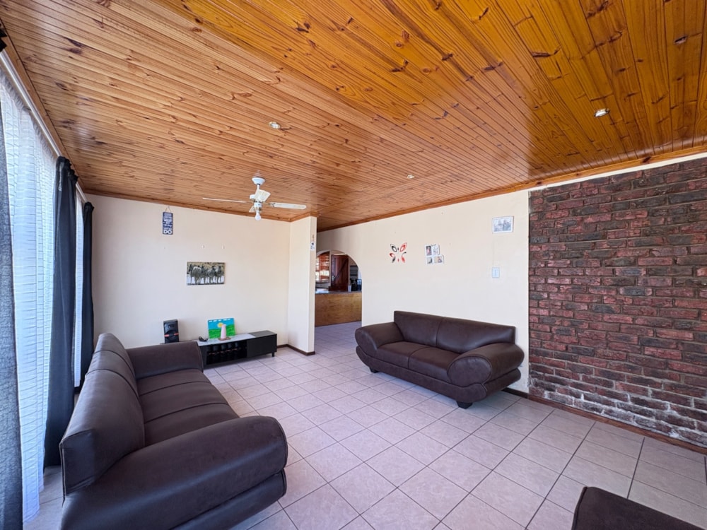 House for sale in Mountain View, Uitenhage, Kariega - 1UK1713936