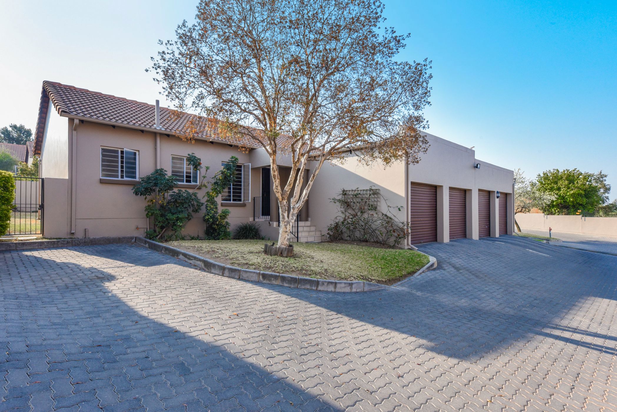 Townhouse for sale in North Riding - FW1713549