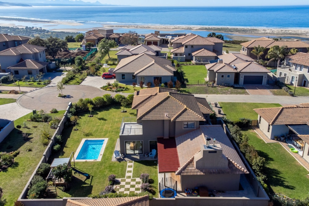 Double-storey house for sale in The Hill, Plettenberg Bay - 1KG1712594 Double-storey house for sale in The Hill, Plettenberg Bay - 1KG1712594