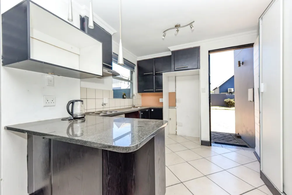 Townhouse sold in North Riding - FW1715357