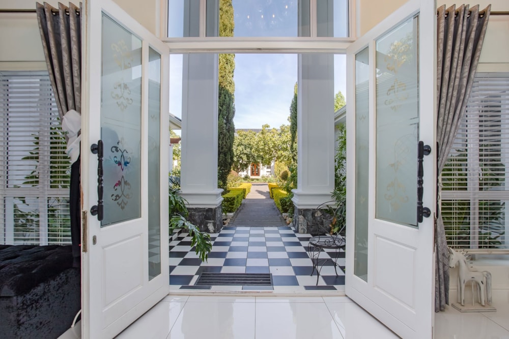 Security estate home for sale in Val de Vie Estate - VLV1709092 Security estate home for sale in Val de Vie Estate - VLV1709092